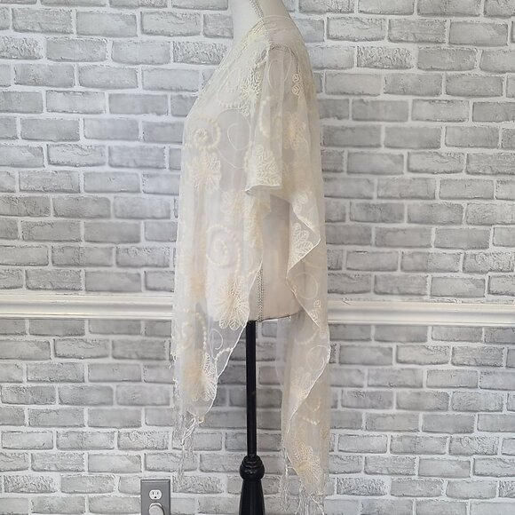 Torrid Sheer Lace Kimono Tasseled Embroidered OSFM NEW Cottage Feminine - Picture 3 of 9